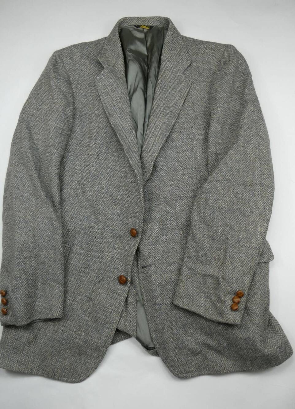Adams Row tweed sport coat, 44R, wood buttons, gray